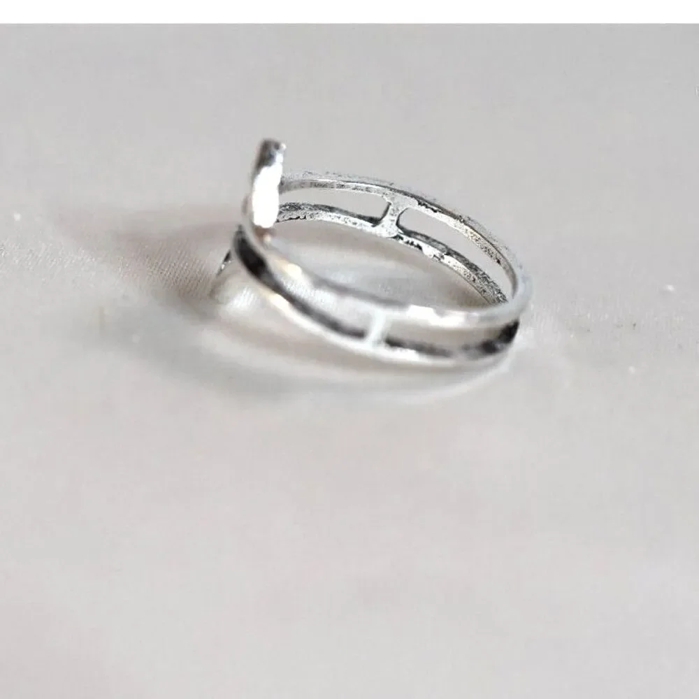NWOT Unusual Open Rhombus Silver Tone Metal Size 9 Casual Unisex Ring